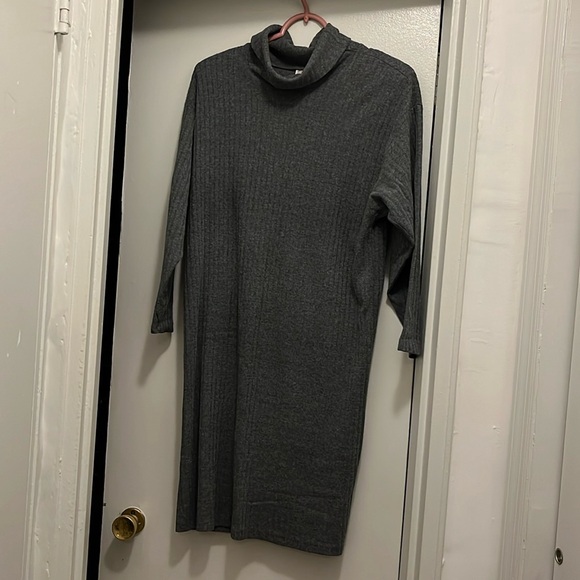 Dress - Picture 2 of 4